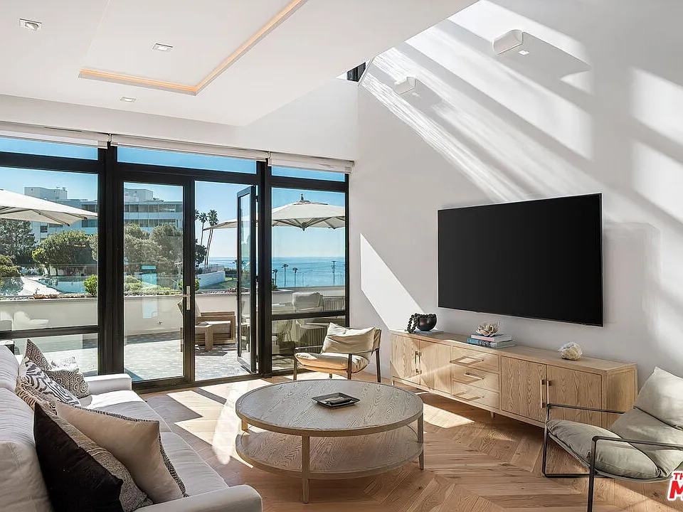 17351 Sunset Blvd #402A