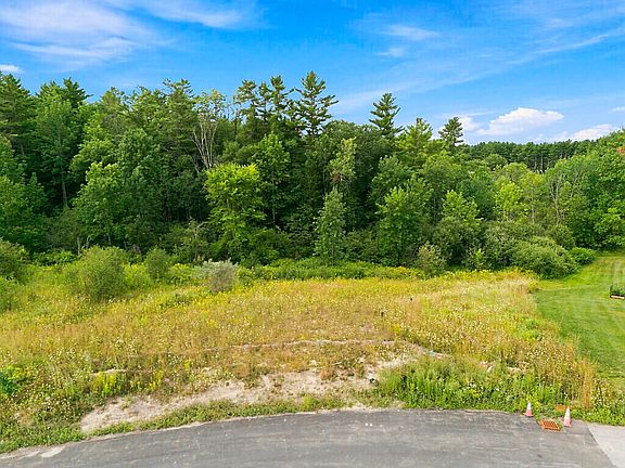 4th image of 98 Fieldstone Drive