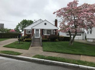 120 Calaman Rd, Cranston, RI 02910