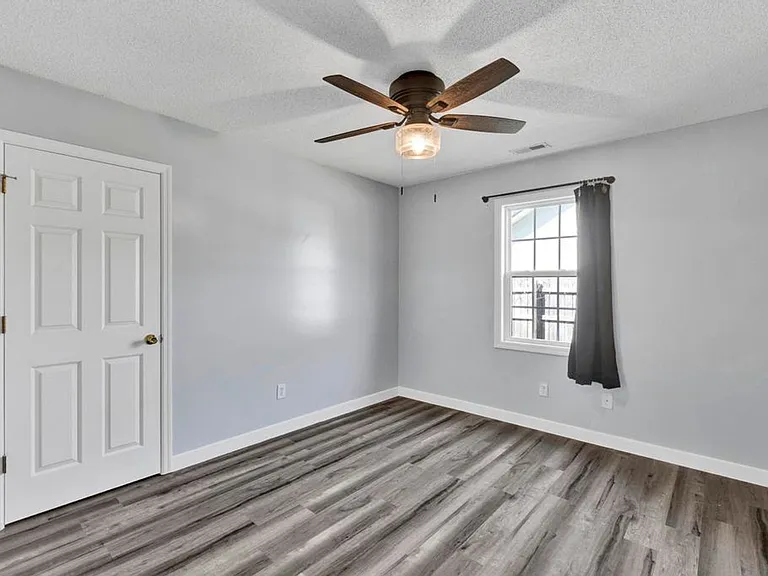 110 Foxlair Dr — Photo 12