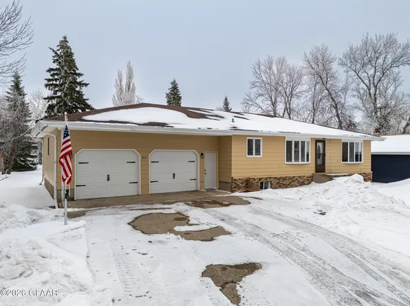 214 5th St N, Aneta, ND 58212