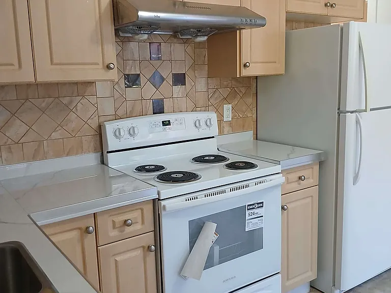 2707 Parker St — Photo 2