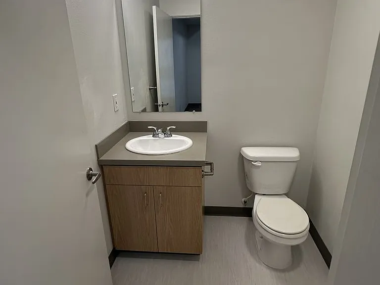 990 Broadway Apartment Homes — Photo 7