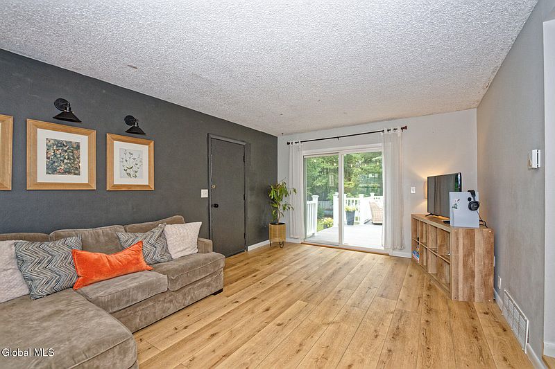 4th image of 47 Algonquin Road