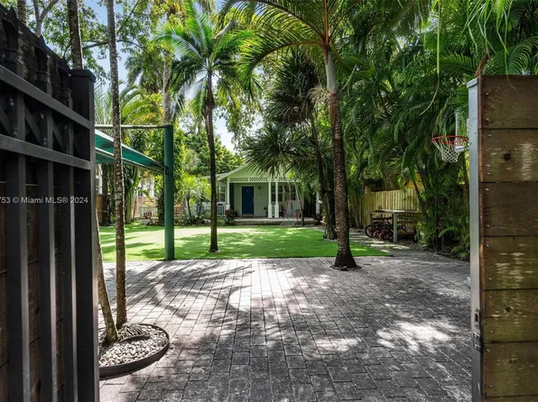 3792 Kumquat Ave, Miami, FL 33133