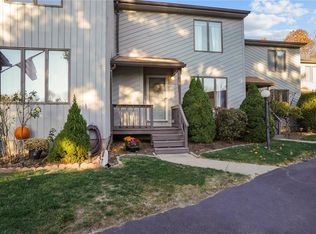 8 Kristee Cir, West Warwick, RI 02893