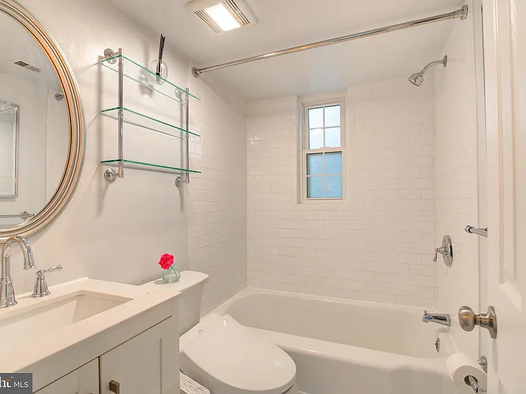 2100 N Scott St #106 — Photo 18