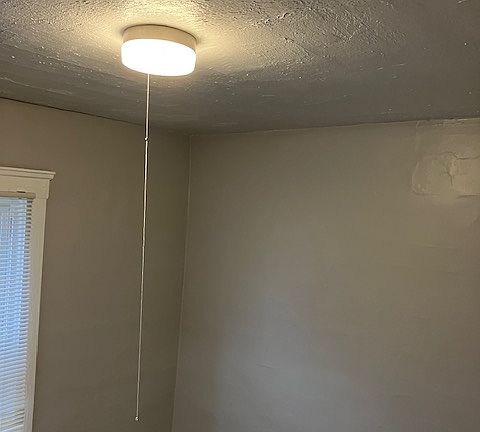 2nd image of 3995 Valley Rd APT 2