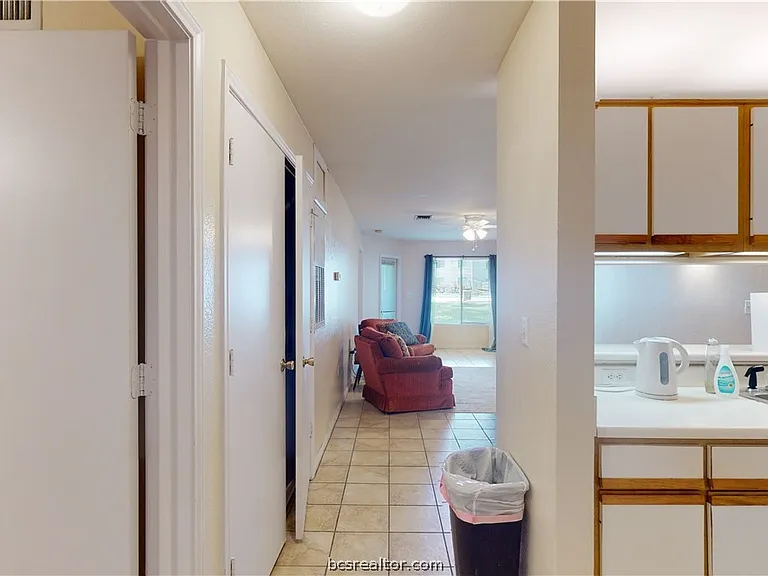 529 Sw Pkwy #102 — Photo 6