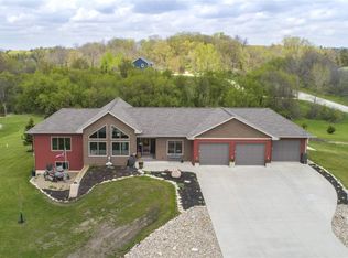 101 Ruth Rd, Waverly, IA 50677