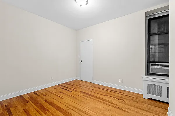 Rented by Douglas Elliman | media 17