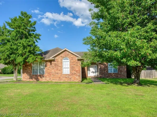 400 Village Dr, Lavaca, AR 72941