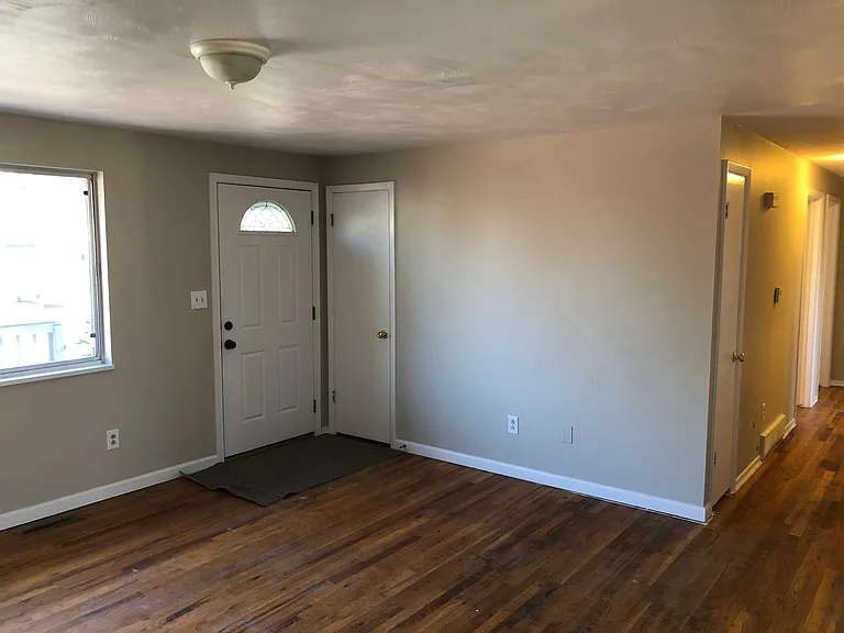 707 James St — Photo 9