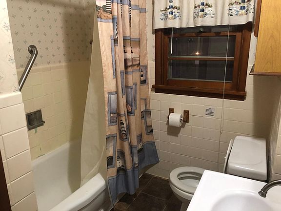 3rd image of 923 W Rodney Dr