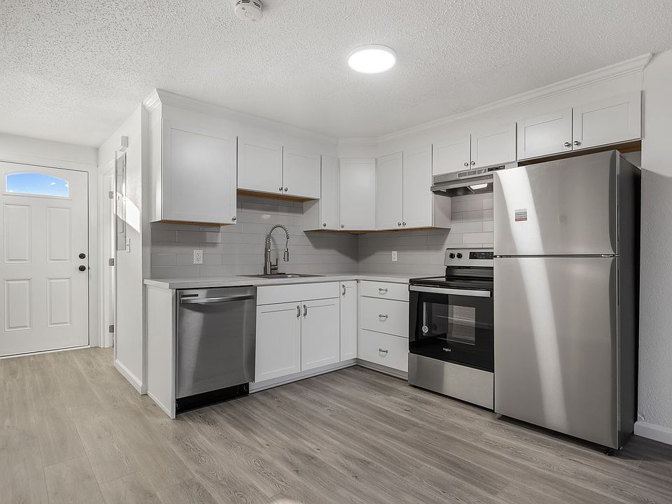 1st image of 1345 N Devon Ave APT 1