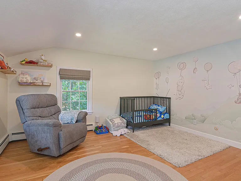 8 Donald Rd — Photo 2