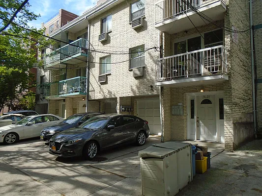 Rented by 18 REALTY | media 4