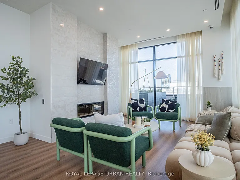 1660 Bloor St W #913 — Photo 32