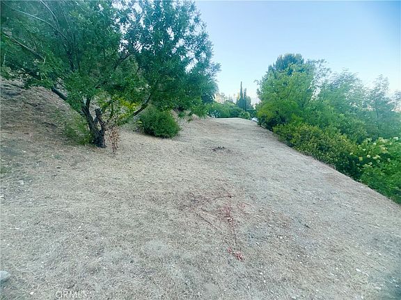4th image of 4551 Lindley Ave