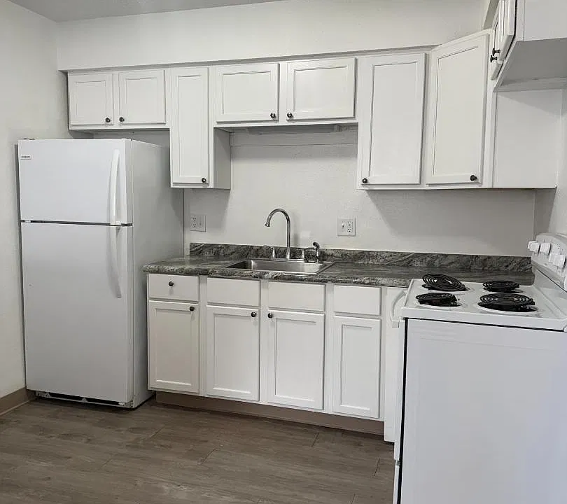 310 NW Chapel Dr #3