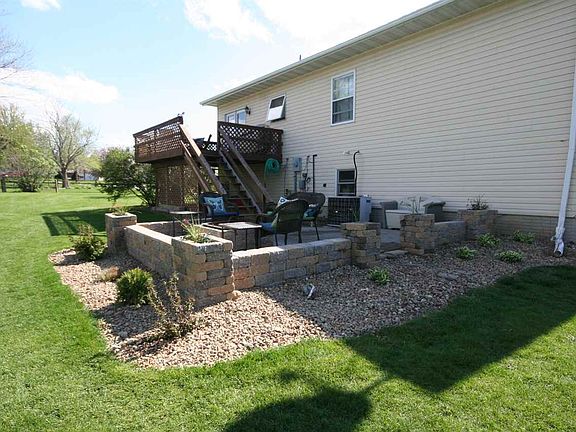 2nd image of 202 Knolls End Dr