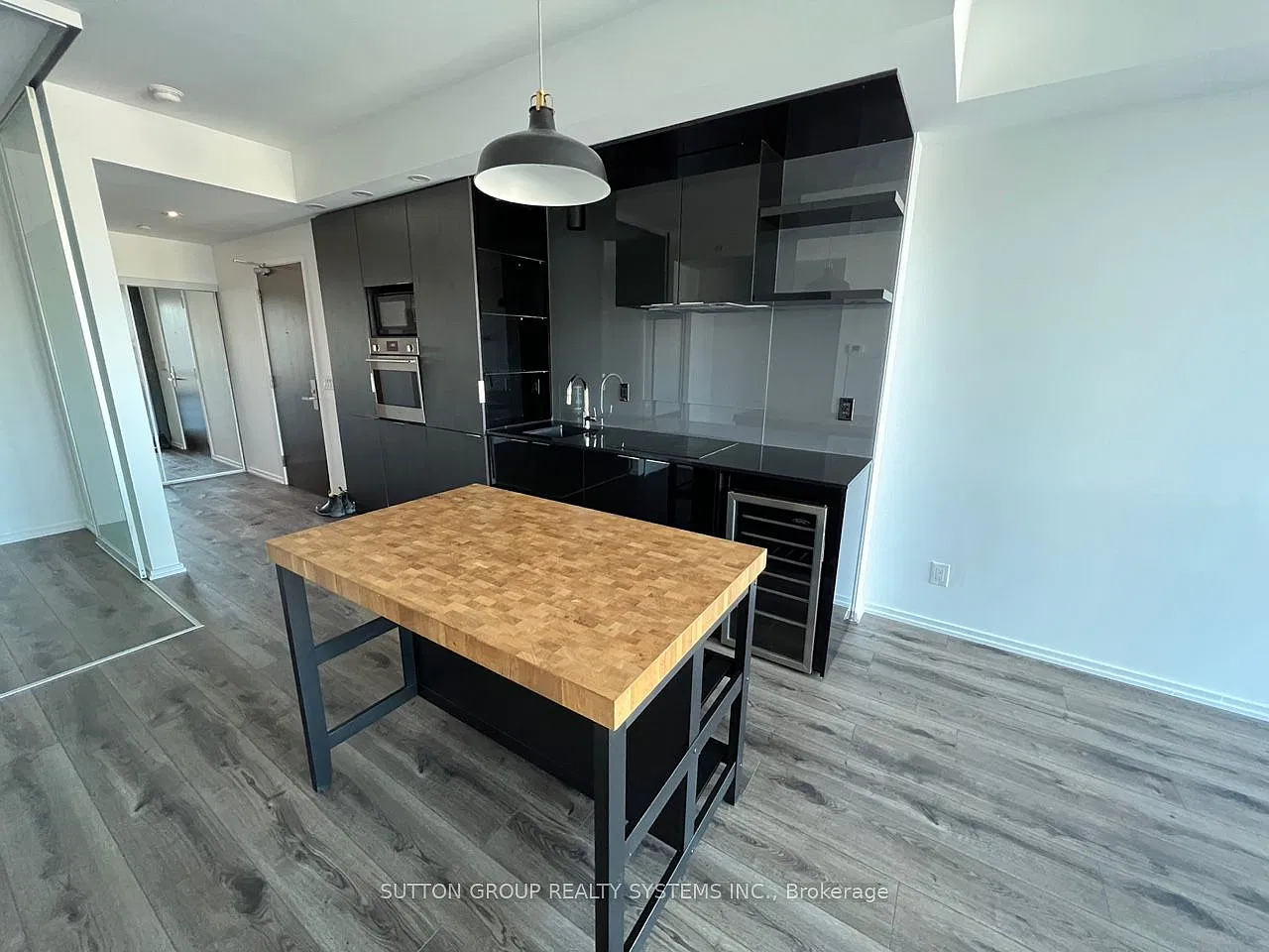 3 bed, $3,000 — Photo 2
