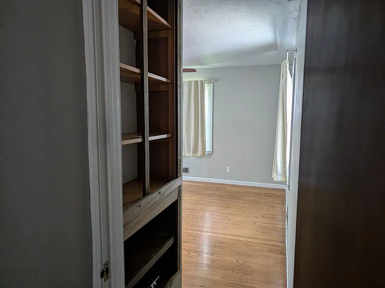 5800 Floyd St — Photo 14