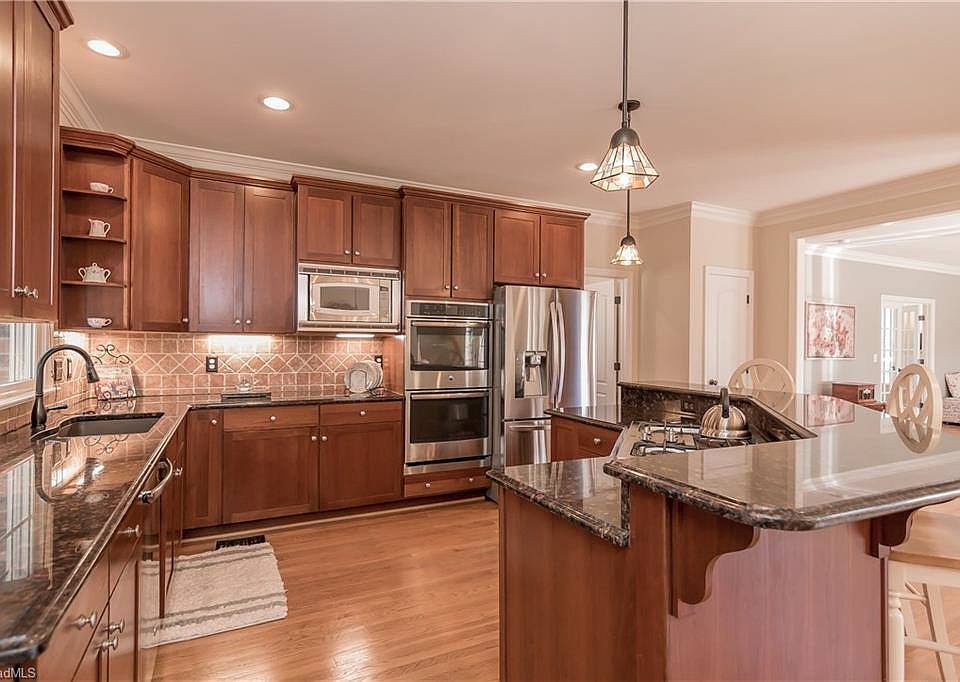 1st image of 12 Middlefield Ct