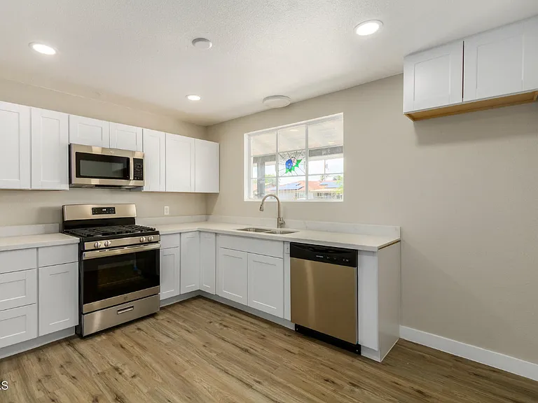 3301 W Pierson St — Photo 13