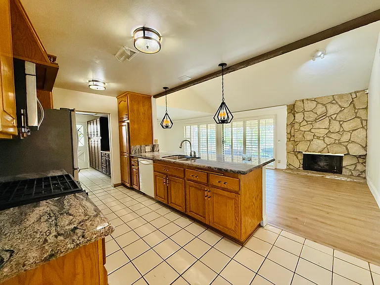 1510 Hallgreen Dr — Photo 9