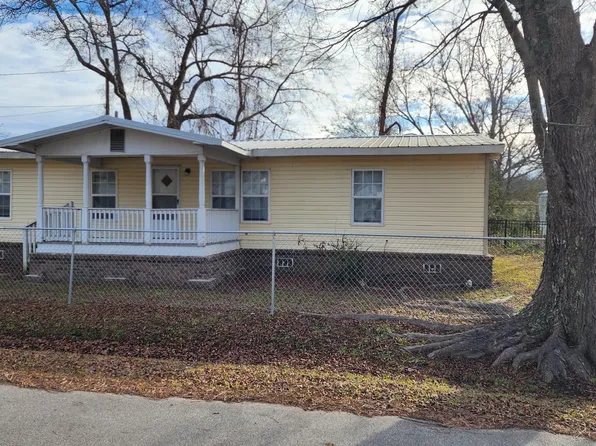 109 Oak St, Saint Stephen, SC 29479