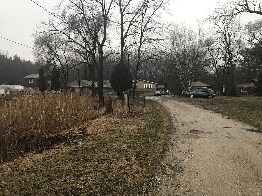 1st image of 301 Willow Ln