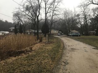 301 Willow Ln, Lake Orion, MI 48362
