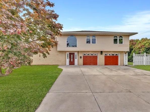 12 Valley Ct, Secaucus, NJ 07094