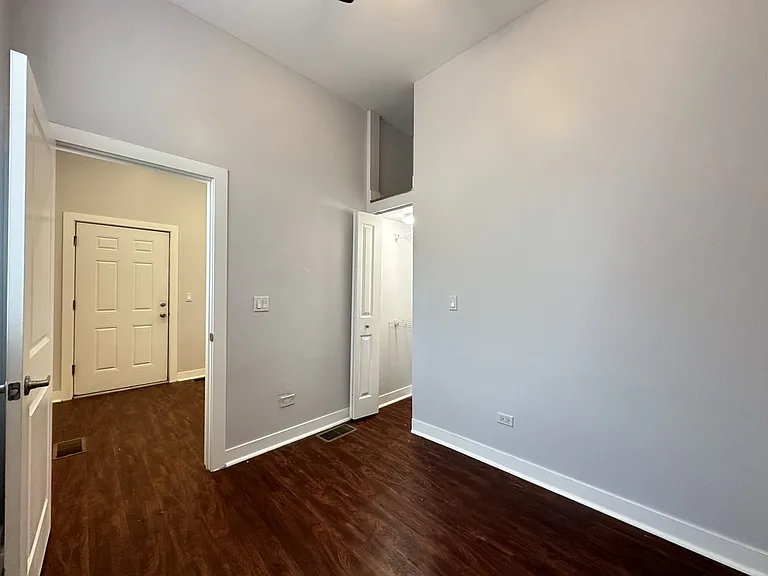 2944 W Montrose Ave #2 — Photo 17