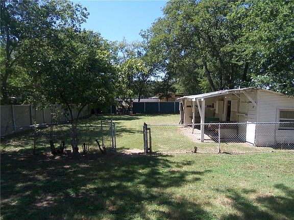 4th image of 1325 S Saint Augustine Dr