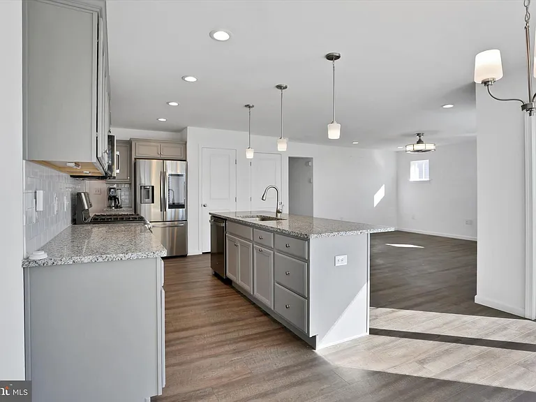 28 Long Bend Dr — Photo 10
