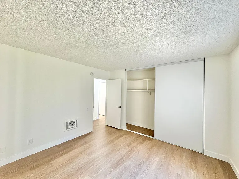 Buena Vista Apartments — Photo 13