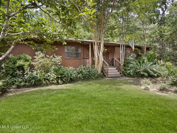 2831 Belmont Dr, Ocean Springs, MS 39564