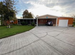 865 Hilltop Rd, Tavares, FL 32778