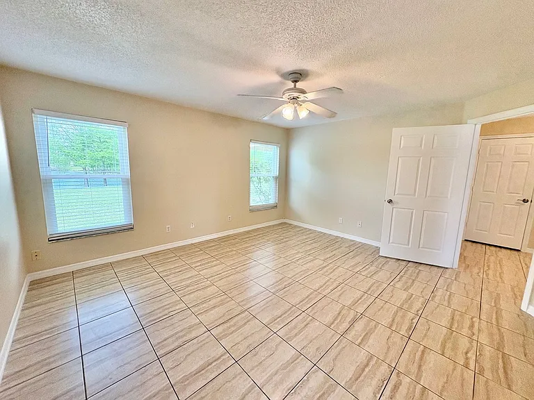 2813 Rolling Broak Dr — Photo 17