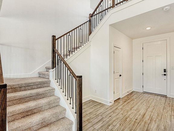 4th image of 151 Sincere Dr