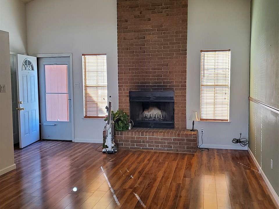 2nd image of 731 Russell Ct