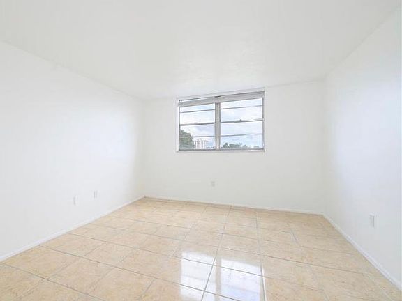 3rd image of 16800 NE 15th Ave #407