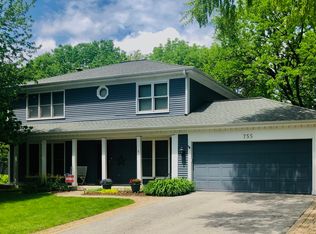 755 W Bauer Rd, Naperville, IL 60563