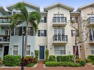 1009 W Heritage Club Cir, Delray Beach, FL 33483