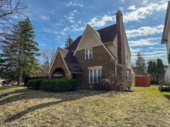 54 Mohawk Rd, Pontiac, MI 48341