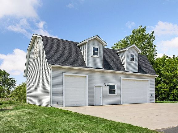 Outbuilding with Studio Apt