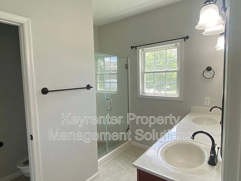 819 Geoffery St — Photo 19