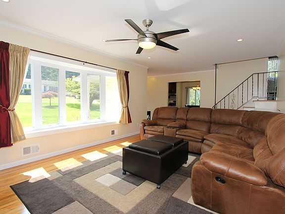 3rd image of 3271 Princeton Dr
